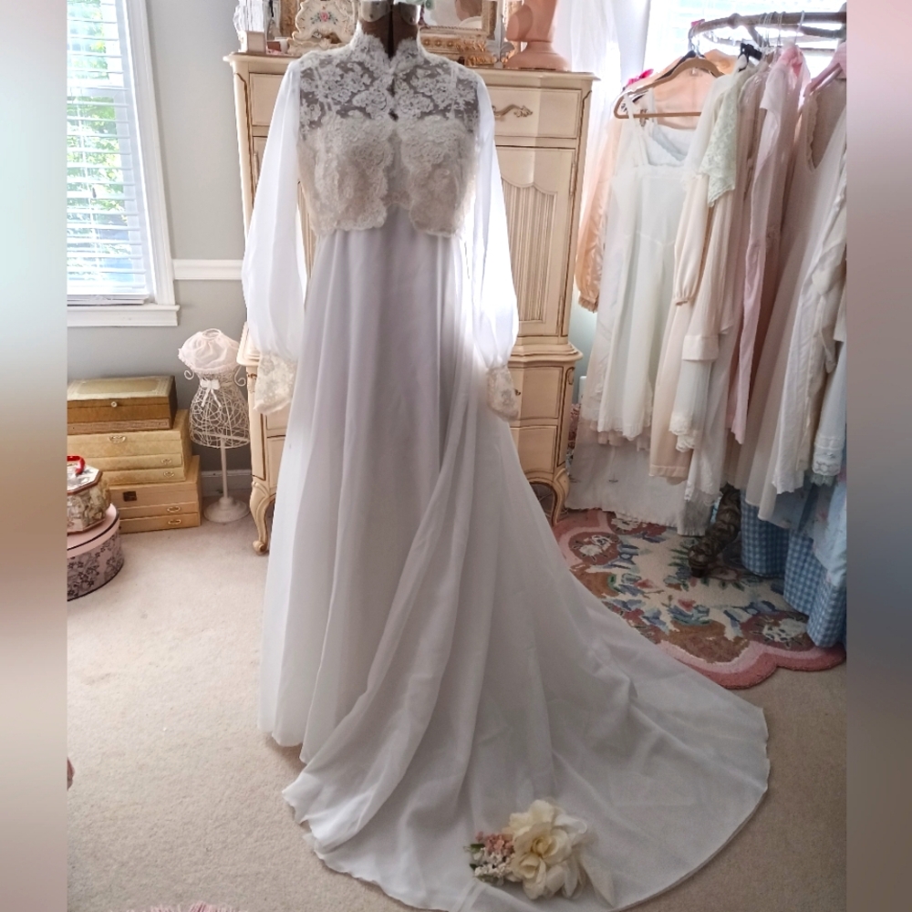 GORGEOUS 1990S "BIANCHI" CRISP WHITE CHIFFON WEDDING GOWN W/ LACE JACKET & VEIL! - Picture 12 of 16